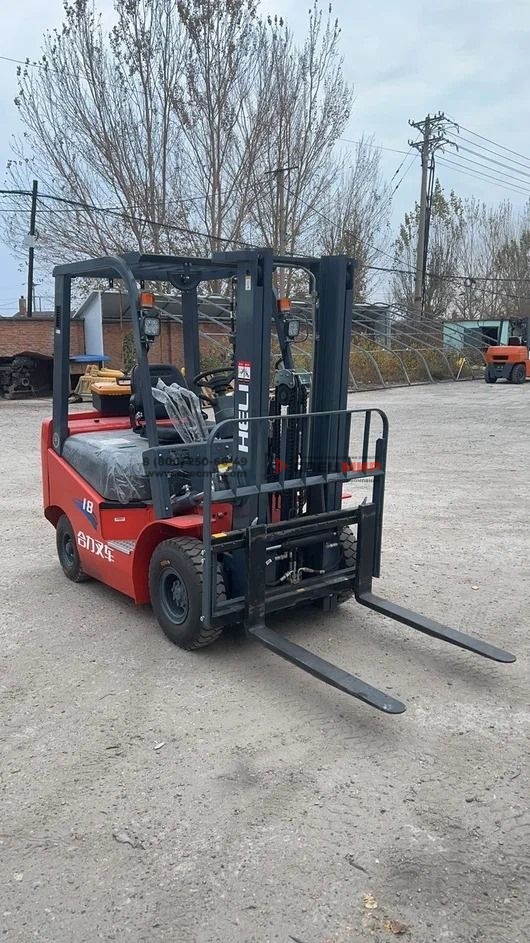 Вилочный погрузчик HELI CPCD18 1