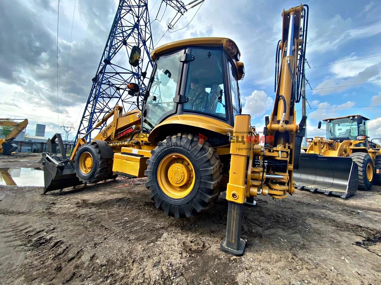 Экскаватор-погрузчик XGMA XG765N (WC) CARRARO, джойстики 2