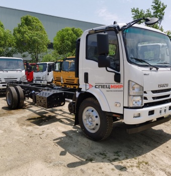 Автомобиль бортовой ISUZU QL1120AJPAY с КМУ, грузоподъемностью 3 тонны