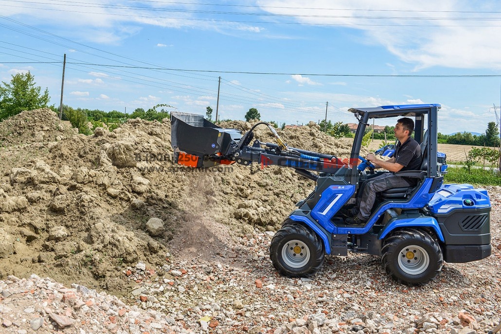 Мини погрузчик MultiOne 8.4SK 6